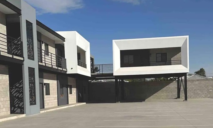 Mexicali Apartamento | Gated parking / Villas de Ruby