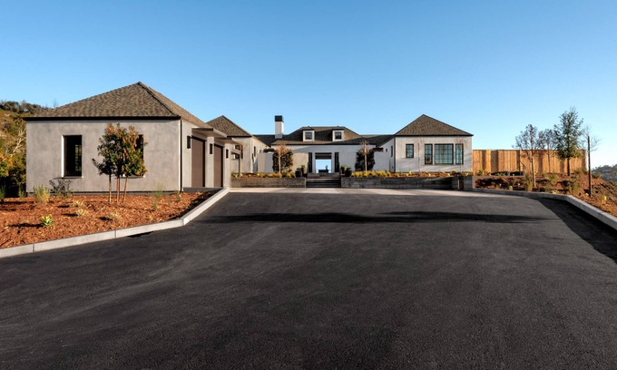Santa Rosa Casa | Gated, single-level, Modern California style home with views in Wine Country