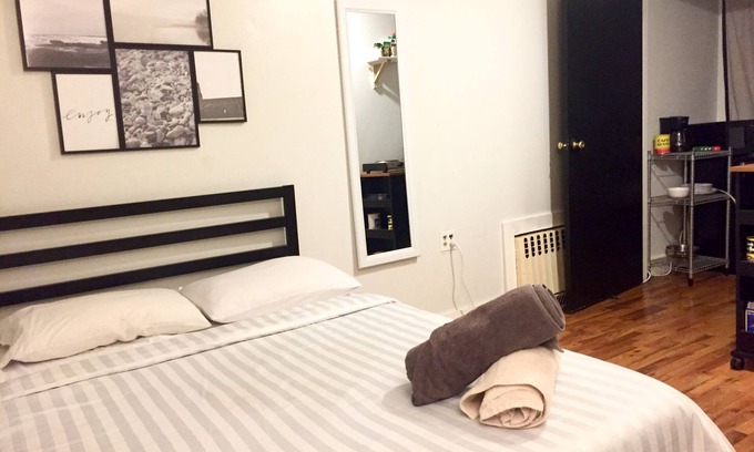 Williamsburg Apartamento | Gated Studio in Williamsburg Artsy District