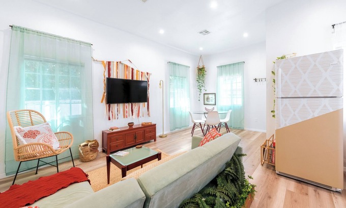 Atwater Village Casa | Gated, stylish 3BR bungalow - private parking - Silverlake/Echo Park adjacent