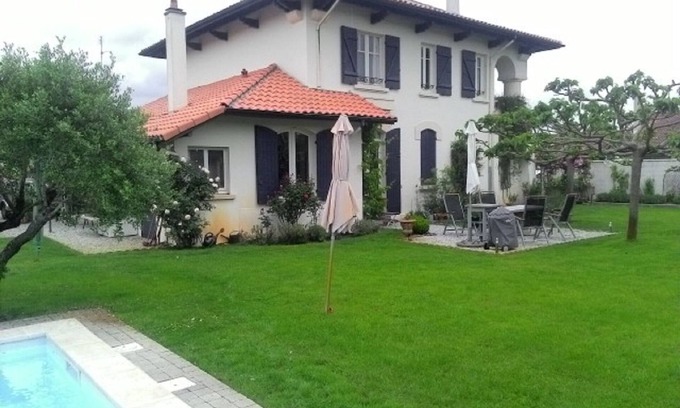 Saint-Julien-en-Born Villa | Villa cerrada con piscina y casa de huéspedes a solo 3 millas de Contis Plage / Surfing