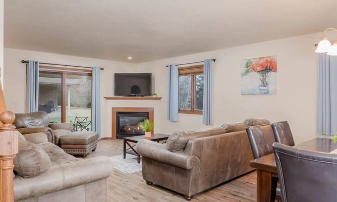 Neenah Casa | Gateway Getaway - Minutes from Airport and Mall