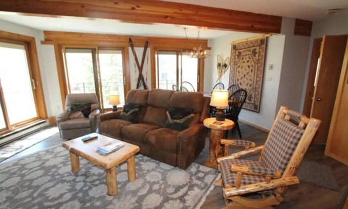 Crested Butte Condominio | “Gateway” - incredible ski in/out condo in Mount Crested Butte!