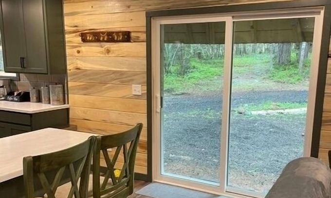 Carson Cabina | Gateway to the Columbia River Gorge and Mt. Saint Helens.