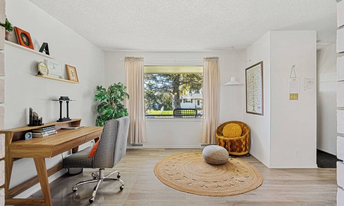 Forest Lawn Casa | 2428W-KingBed/6BR/Sleep16/Quiet/Whole House/Full Kitchen