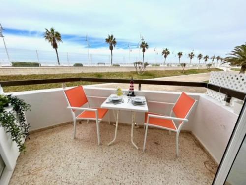 Valdelagrana Apartamento | GATU VALDEPLAYA 1ª linea playa piscina parking 3 dormit 2 baños, " Preferente mayores de 21 años y familias "