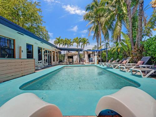 Coral Heights Casa | Gay Clothing Opt Studio in heated pool guesthouse