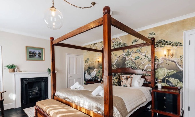 Upper Town Casa | Central Townhouse with Garden & Free Parking