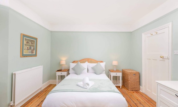 Bath City Centre Casa | Traditional Bath House, Garden with City Views