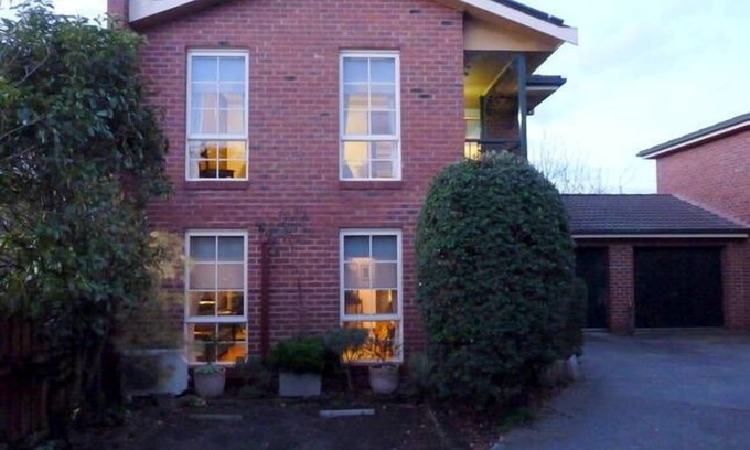 Geelong Casa | Geelong CBD Sea Wolf Cottage por la bahía