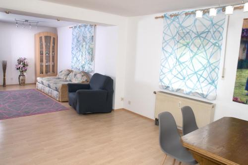 Oberasbach Apartamento | Gemütliche Familien-Ferienwohnung mit Balkon nahe Playmobil FunPark