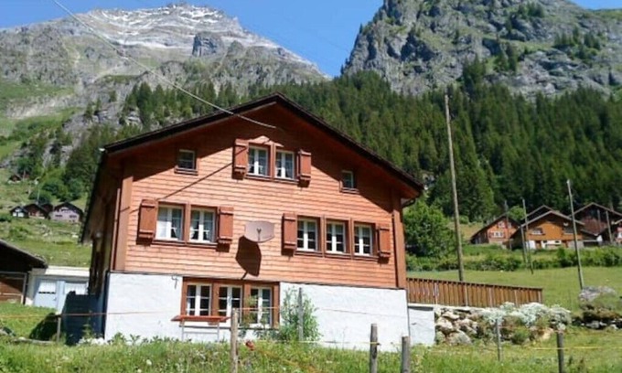 Silenen Apartamento | Gemütliche Ferienwohnung auf der Golzernalp im Wunderschönen Maderanertal