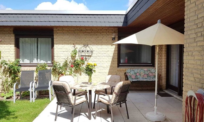 Bad Schwartau Casa | Gemütlicher Bungalow, Haus mit Garten Ostsee-nah