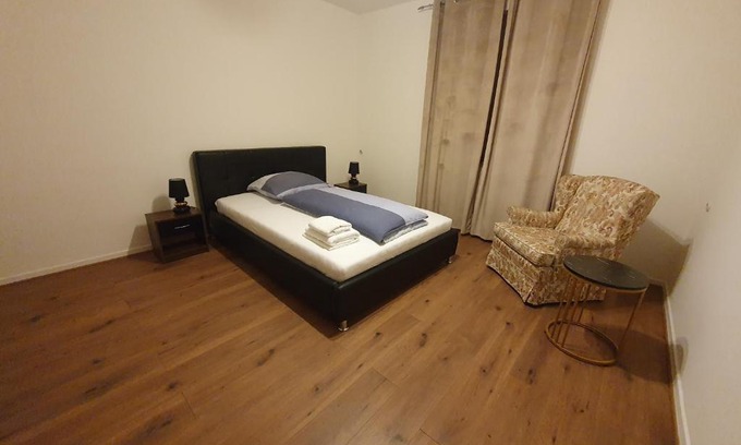 Oberstadt Casa | Gemütliches Privatzimmer mit französischem Doppelbett an der Universitätsklinik Mainz