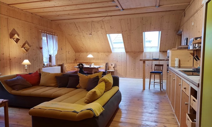 Litzendorf Apartamento | Gemütliches Studio Ganz aus Holz. Langzeitmiete Geeignet