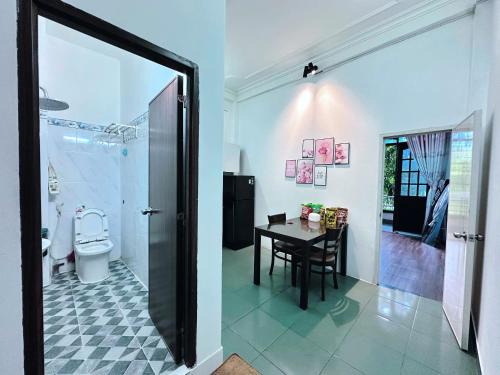 Ho Chi Minh City Casa | Gem's House- Balcony with Riverside View