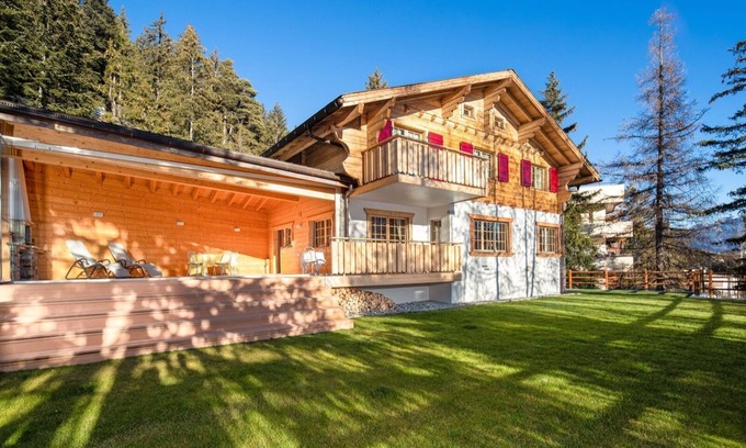 Noes Chalet De Esquí | Generous deluxe chalet walking distance to shops, restaurants & Cry D'Er lift.