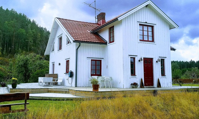 Tanum O Casa | Generous house by the lake, free WIFI,Boat,8 pers.,fireplace, close to nature
