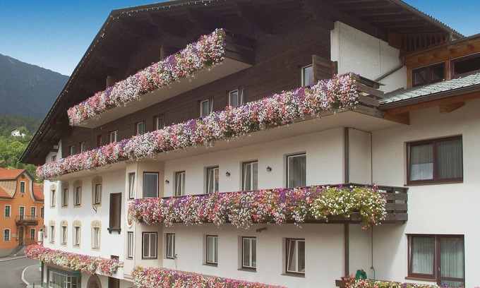 Imst Apartamento | Genießen Sie die Freiheit der Ferienwohnung Gepaart mit dem Komfort vom 4-hotel