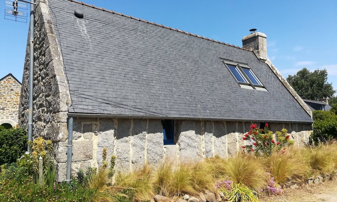 Tregunc Casa | Genuine standing-stone penty 1.5 km from the beach and wild coastline