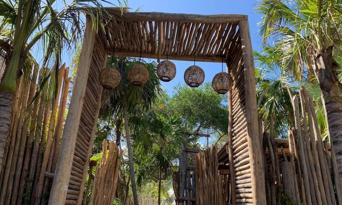 Zona Hotelera Cabina | geo domes at the Tulum jungle, steps from the beach