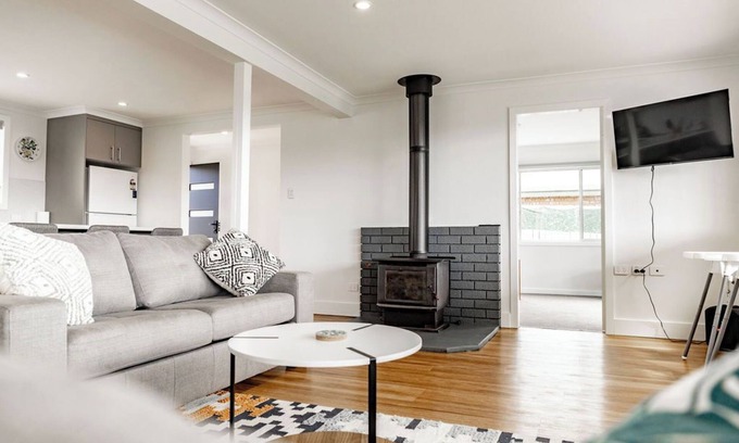 Stieglitz Apartamento | Georges Bay Bungalow - Family and Pet Friendly