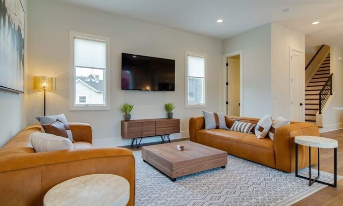 Germantown Casa | Elegant Germantown Homes with Rooftop Patios