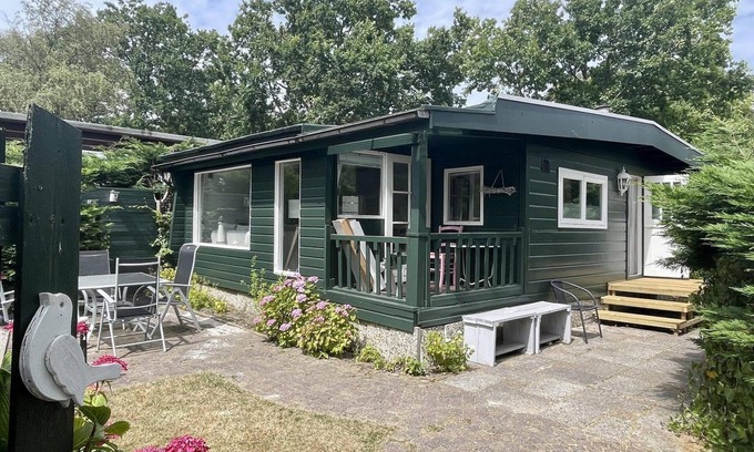 Sint Maartensvlotbrug Casa | Geschmackvoll Eingerichtetes Chalet mit Neuem Badezimmer, Wlan, Klimaanlage