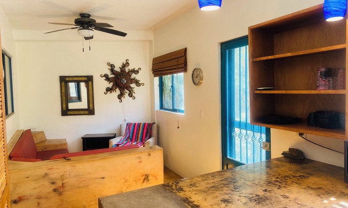 El Pescadero Casa | Aléjese de todo, rodeado de un huerto de frutas tropicales, cerca de la playa / surf.