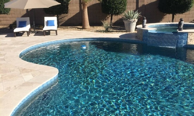 Coyote Lakes Casa | ¡Escápate al sol! Casa para alquilar con piscina jacussi en patio trasero en campo de golf