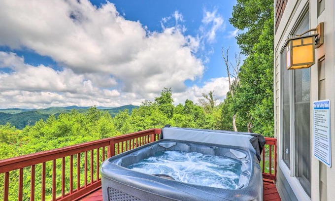 Wolf Laurel Casa | Getaway Chalet in Mars Hill with Hot Tub and Views!