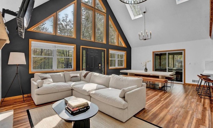 Gouldsboro Chalet De Esquí | Getaway Chalet hot tub,game room, peloton, ev charger