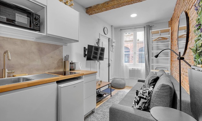 Carmes Apartamento | Getaway For 2, Beautiful Studio Near The Garonne