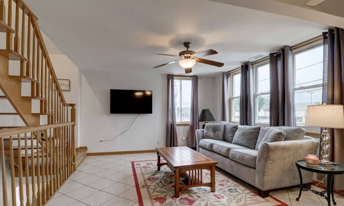 Des Plaines Casa | Getaway Near ORD With Great Local Amenities