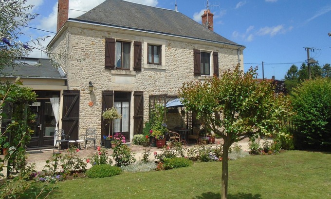 Saint-Valerien Casa | Getaway rural holiday home for rent!