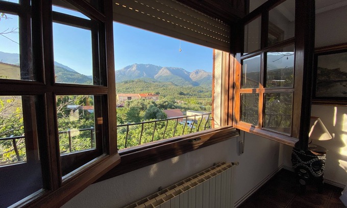 Mombeltran Chalet De Esquí | Escapada a la Sierra de Gredos