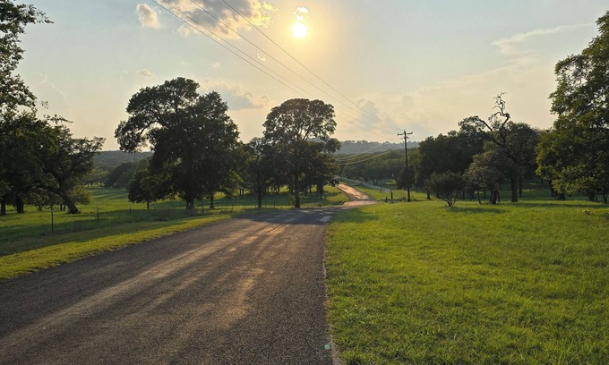 Center Point Otro | Getaway to the Beautiful, Texas Hill Country! Sweet 4 Bedroom Home on 6 Acres