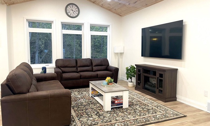 Miller Lake Cabaña | Getaway with newly built cottage which is just 20 mins away from Tobermory!