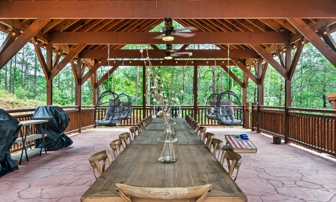 Caton Cabina | Giant Luxury 10BR Cabin Huge Outdoor Area, Pool