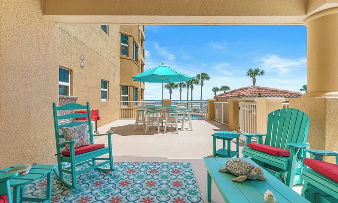 New Smyrna Beach Condominio | 🌊Giant Sundeck with Pool Access | Oceanfront | Atlantic Villas 102🌊