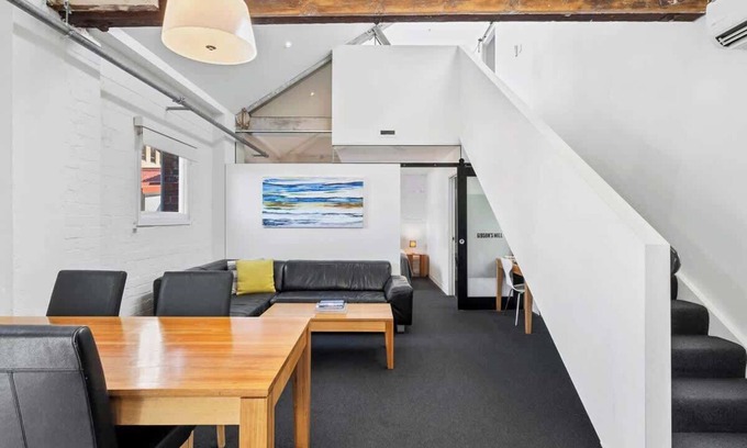 Sullivan's Cove Apartamento | Gibson's Mill waterfront loft apartment - 303