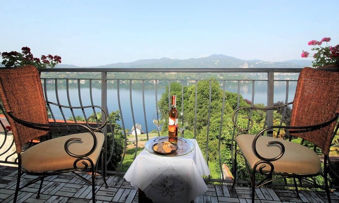 Corconio Apartamento | Giglio con espléndida vista al lago y jacuzzi.