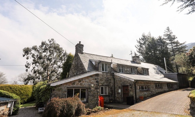 Dolgellau Cabaña | GILFACHWYDD, pet friendly, character holiday cottage in Dolgellau