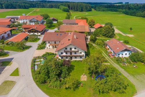 Schnaitsee Apartamento | Gilg-Kräuterhof