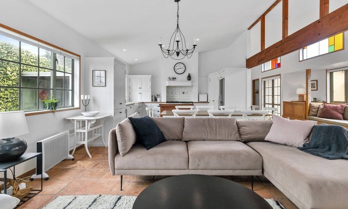 Matakana Casa | GILLMAN VINEYARD - MATAKANA HOLIDAY HOME, family friendly in Matakana