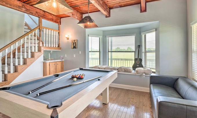 Garfield Casa | ‘Gingerland Ranch’ in Del Valle: Game Room & Porch