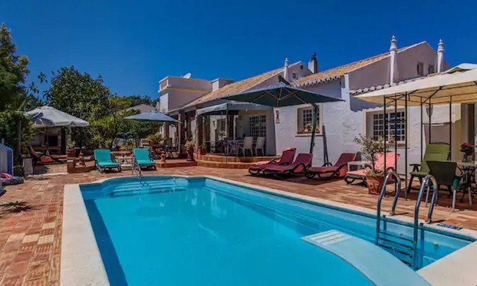 Alcalar Casa | Girassol Apartment in Quinta Velha by LovelyStay