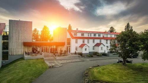 Egilsstadir Hotel | Gistihúsið - Lake Hotel Egilsstadir