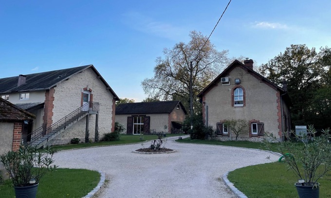 Lorris Apartamento | Gîte 2 to 4 pers. Heart of Orleans forest & SPA HAMMAM wellness area