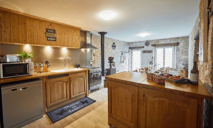 Aiglepierre Casa | Gite Abricosy du Jura: Holiday home for 6 people between Arbois and Salins les B